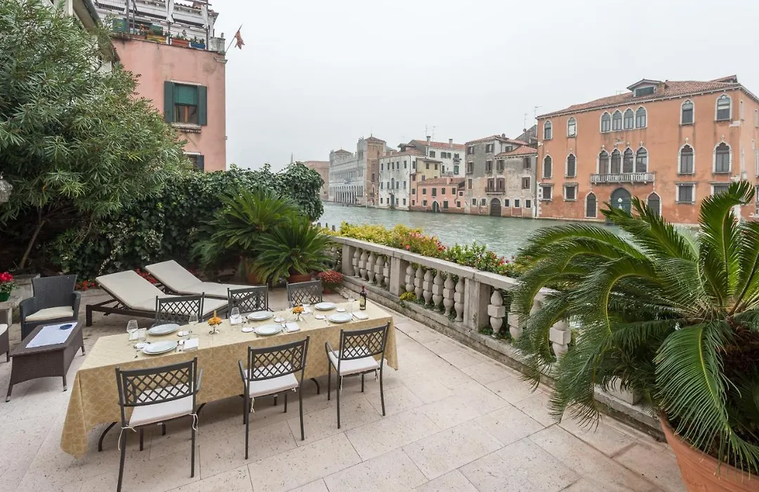 Ca' Dei Cuori On The Grand Canal-1