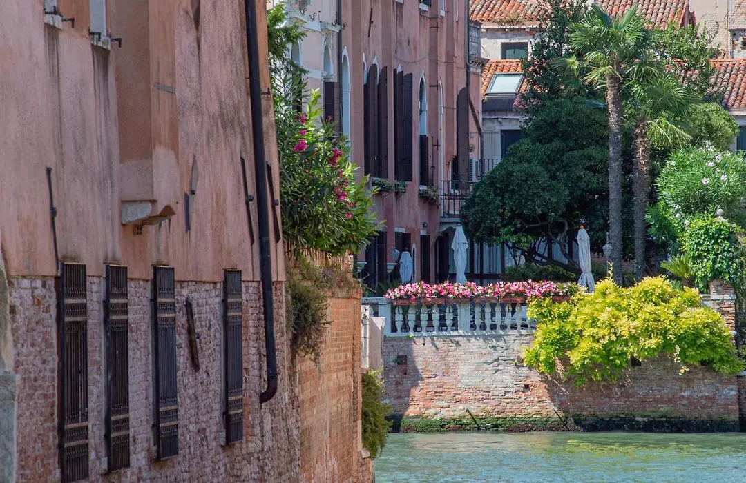 Ca' Dei Cuori On The Grand Canal-1