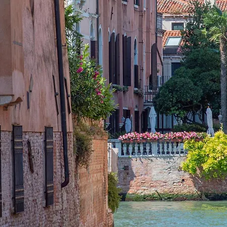Ca' Dei Cuori On The Grand Canal-3