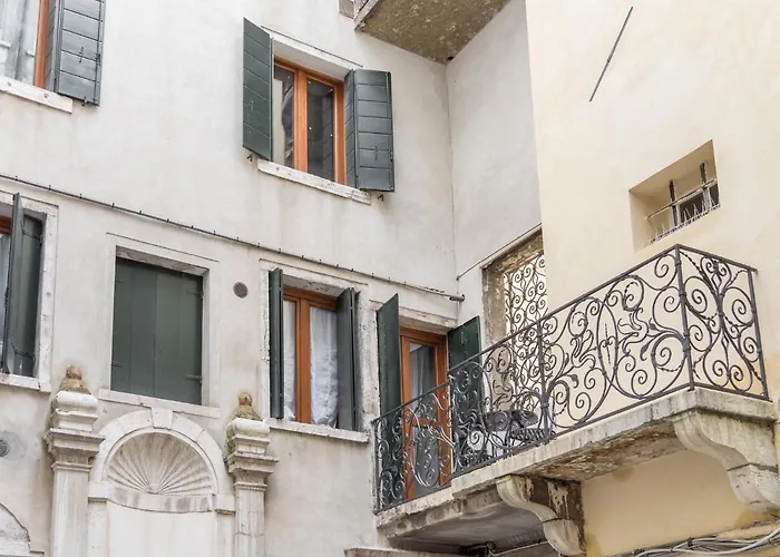 Riva Palace Apartments By Wonderful Italy